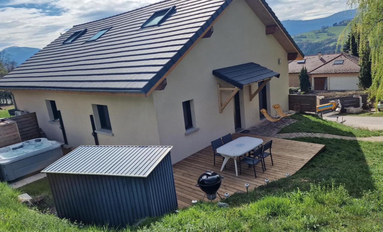 Appartement Rez De Jardin Saint-Martin-dʼUriage 外观 照片